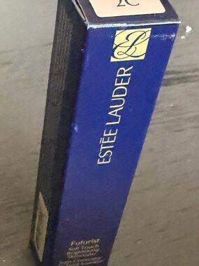 Estée Lauder Lipstick Futurist Soft Touch Brightening Concealer in 2C